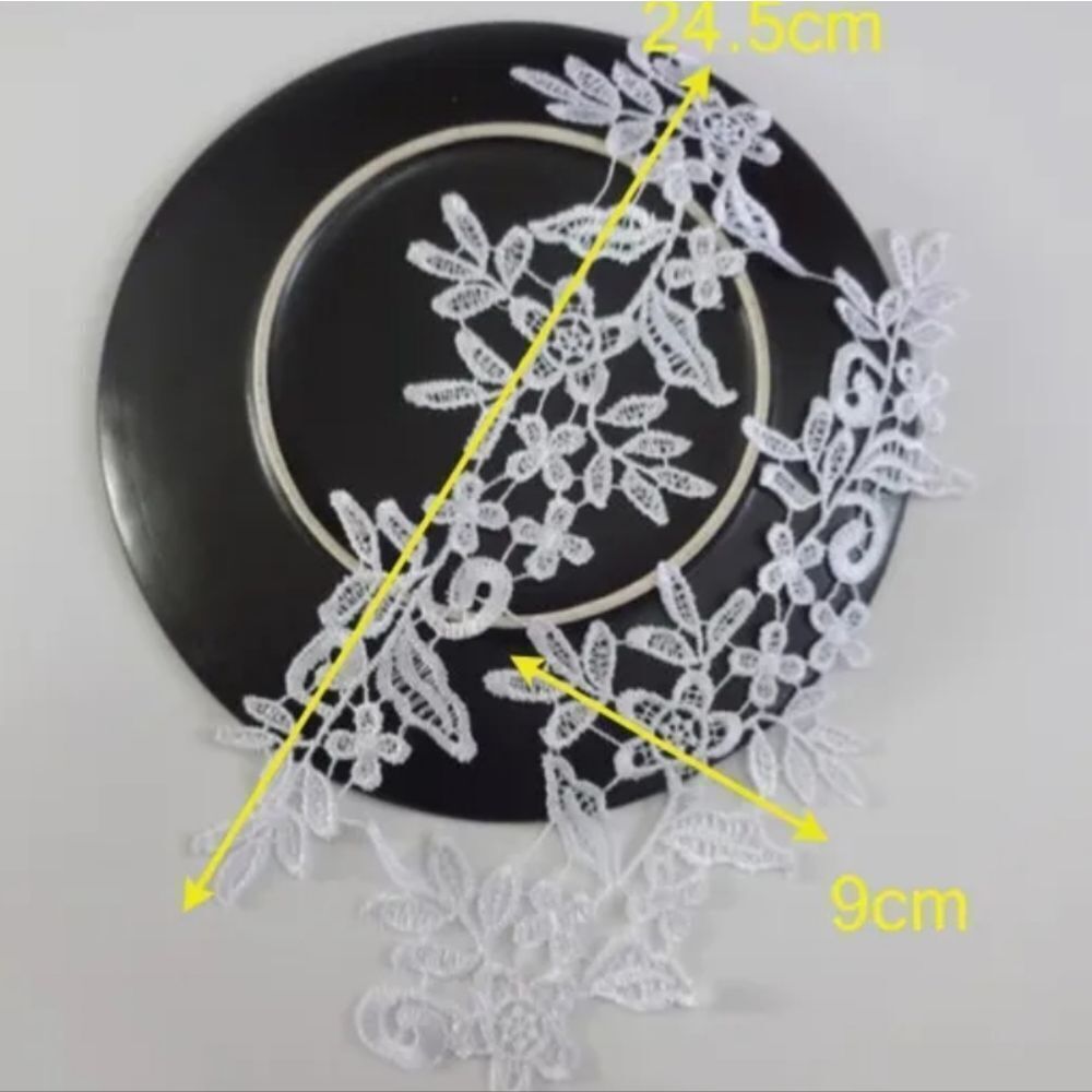Lot of 10 (5 pairs) of Floral Appliques - White